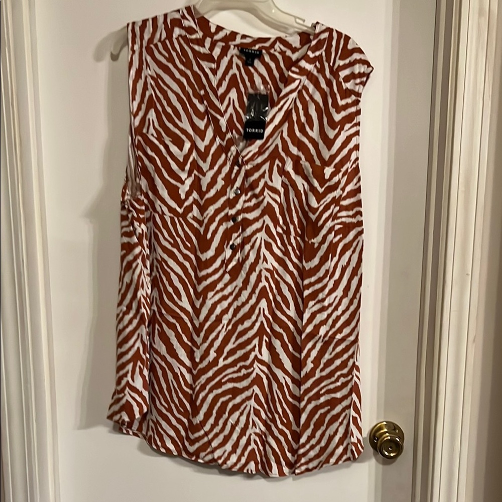 Torrid Brown and White Sleeveless Graphic Top
